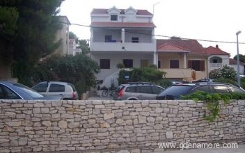 Apartments Krivaca, private accommodation in city Brač Sutivan, Croatia