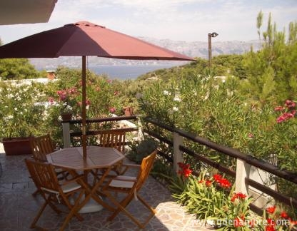 Apartment Vidikovac, private accommodation in city Brač, Croatia - Velika terasa s pogledom na more