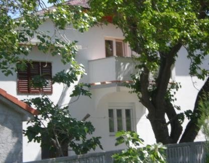 Wohnung und Zimmer, Privatunterkunft im Ort Rab, Kroatien