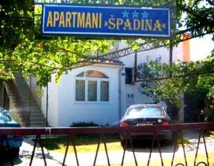 APARTMANI &Scaron;PADINA, privatni smeštaj u mestu Vodice, Hrvatska - ulaz