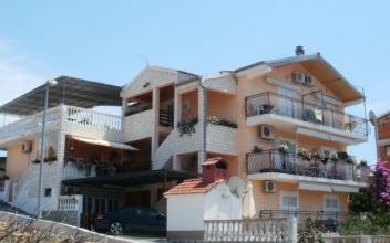 Apartments Curic, private accommodation in city Čiovo, Croatia