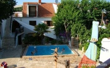 Dvor Maraca apartments, private accommodation in city Tisno, Croatia