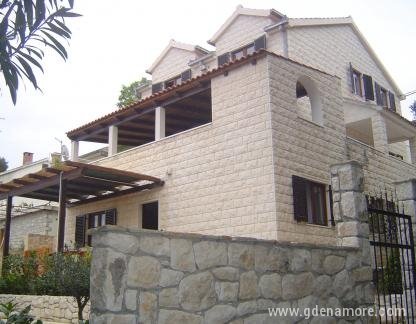 Apartments Beba, private accommodation in city Brač Splitska, Croatia - Kuća