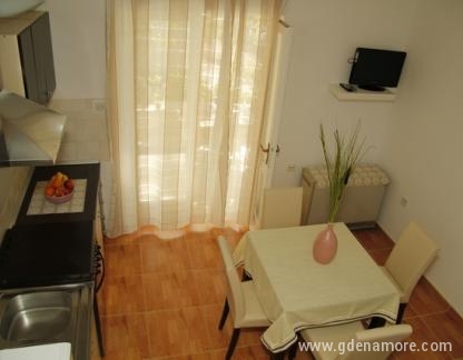 Villa Angela, Privatunterkunft im Ort Makarska, Kroatien - Apartman 3+1