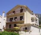 Apartments Bartulovic, private accommodation in city Gradac, Croatia