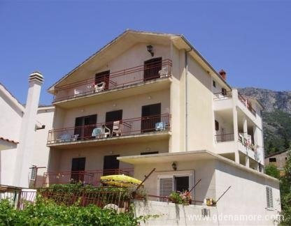 Appartements Bartulovic, logement privé à Gradac, Croatie - Pročelje apartmana