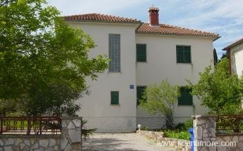 Apartments Nediljka, private accommodation in city Murter, Croatia