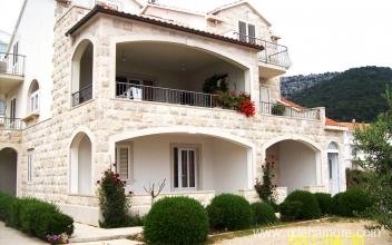 Apartments Regina Bol, private accommodation in city Bol, Croatia