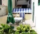 Apartments Regina Center, private accommodation in city Bol, Croatia