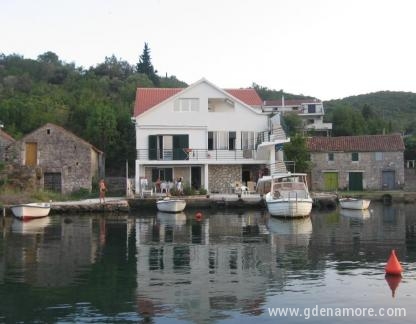 Apartmani Bjelila, Magán szállás a községben Kra&scaron;ići, Montenegr&oacute;