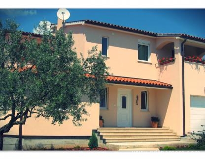 Appartamenti Irena, alloggi privati a Fažana, Croazia - Slika kuće u kojoj se nalaze apartmani