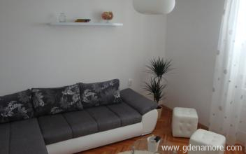 TR &Delta;&Iota;&Alpha;&Mu;&Epsilon;&Rho;&Iota;&Sigma;&Mu;&Alpha;, &epsilon;&nu;&omicron;&iota;&kappa;&iota;&alpha;&zeta;ό&mu;&epsilon;&nu;&alpha; &delta;&omega;&mu;ά&tau;&iota;&alpha; &sigma;&tau;&omicron; &mu;έ&rho;&omicron;&sigmaf; Split, Croatia