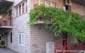 Wohnungen ANA, Privatunterkunft im Ort Makarska, Kroatien