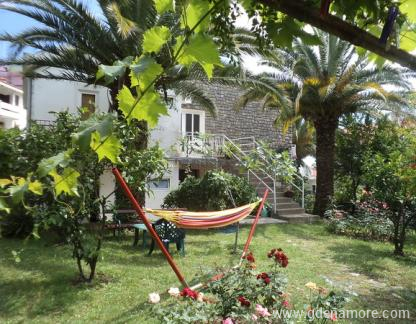 Privatunterkunft Djordjevic, Privatunterkunft im Ort Bečići, Montenegro - Oaza u kamenu