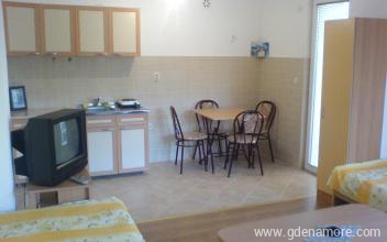 Iznajmljuju se apartmani i sobe turistima u centru Ohrida, частни квартири в града Ohrid, Mакедония