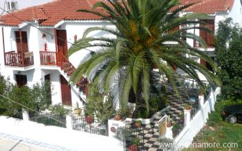 Amalthia studios, &epsilon;&nu;&omicron;&iota;&kappa;&iota;&alpha;&zeta;ό&mu;&epsilon;&nu;&alpha; &delta;&omega;&mu;ά&tau;&iota;&alpha; &sigma;&tau;&omicron; &mu;έ&rho;&omicron;&sigmaf; Skiathos, Greece