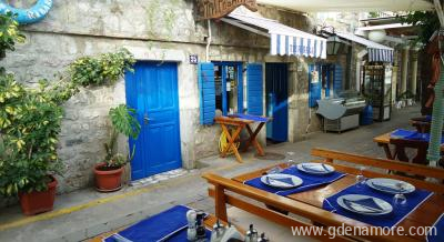 Apartments "Tri Ribara", private accommodation in city Rafailovići, Montenegro