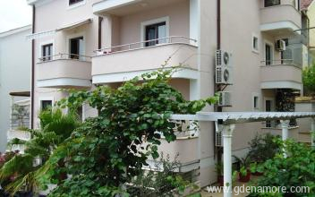 Apartments Maslina-Savina, private accommodation in city Herceg Novi, Montenegro