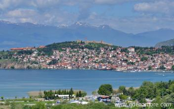 ЗЕНОВА - Стаи с баня, паркинг, интернет, тераса с изглед към езерото Вила Охрид Студио с изглед към , частни квартири в града Ohrid, Mакедония