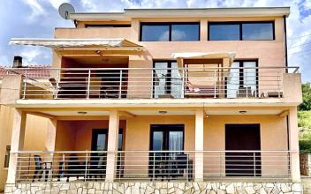 Deluxe Studio Apartment with Queen Bed "Camilla", private accommodation in city Radovići, Montenegro