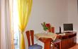APARTMENT C 2+2 u VILLA GLORIA, Privatunterkunft im Ort Trogir, Kroatien