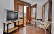 3-х местный номер на вилле  u Hotel Regina Elena, Privatunterkunft im Ort Budva, Montenegro
