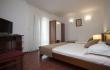 Trokrevetni studio apartman sa odvojenom kuhinjom tu Pensione Medin, alloggi privati a Petrovac, Montenegro