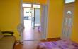 Stan sa odvojenom sobom i terasom in I am renting 2 apartments in the center of Sutomore, private accommodation in city Sutomore, Montenegro