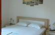 Trokrevetni Studio-apartman 2 i J&amp;S Feriehus, privat innkvartering i sted Sutomore, Montenegro