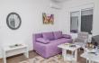 Studio 2 tu Appartamenti Tina, alloggi privati a Utjeha, Montenegro
