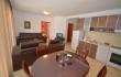 Apartman 4+2 u Braca Vojvodic Wohnungen, Privatunterkunft im Ort Djenović, Montenegro