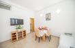 Apartman br. 6 u Apartmani Dragojevic, privatni sme&scaron;taj u mestu Obala Bogi&scaron;ići, Crna Gora
