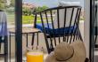Jednosobni apartman sa pogledom na more tu hotel Aquilo , alloggi privati a Buljarica, Montenegro