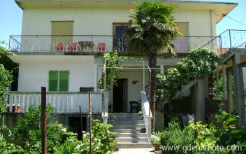 &Mu;&Alpha;&Rho;&Iota;&Nu;&Kappa;&Omicron;, &epsilon;&nu;&omicron;&iota;&kappa;&iota;&alpha;&zeta;ό&mu;&epsilon;&nu;&alpha; &delta;&omega;&mu;ά&tau;&iota;&alpha; &sigma;&tau;&omicron; &mu;έ&rho;&omicron;&sigmaf; Vrsi Mulo, Croatia