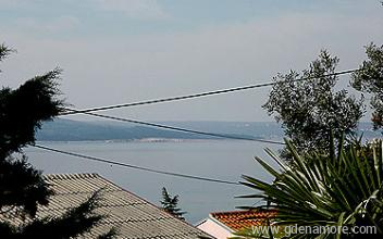 &Delta;&iota;&alpha;&mu;έ&rho;&iota;&sigma;&mu;&alpha; &Nu;&alpha;&tau;ά&sigma;&alpha;, &epsilon;&nu;&omicron;&iota;&kappa;&iota;&alpha;&zeta;ό&mu;&epsilon;&nu;&alpha; &delta;&omega;&mu;ά&tau;&iota;&alpha; &sigma;&tau;&omicron; &mu;έ&rho;&omicron;&sigmaf; Crikvenica, Croatia