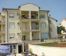 APPARTEMENTS & # 34; LUKA & # 34;, logement priv&eacute; &agrave; Tkon, Croatie