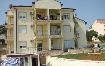 APPARTEMENTS & # 34; LUKA & # 34;, logement priv&eacute; &agrave; Tkon, Croatie