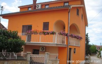 APPARTAMENTO DENNI, alloggi privati a TAR, Croazia