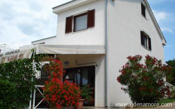 Ap.Gvero-Skrbic, privatni sme&scaron;taj u mestu Krk Njivice, Hrvatska