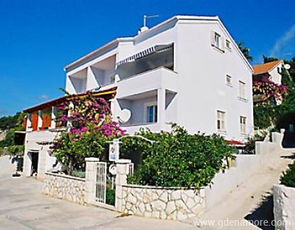 Appartamenti Margita Viskovic, alloggi privati a Hvar, Croazia - slika kuće