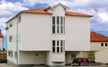 &Delta;&iota;&alpha;&mu;&epsilon;&rho;ί&sigma;&mu;&alpha;&tau;&alpha; Jadranka, &epsilon;&nu;&omicron;&iota;&kappa;&iota;&alpha;&zeta;ό&mu;&epsilon;&nu;&alpha; &delta;&omega;&mu;ά&tau;&iota;&alpha; &sigma;&tau;&omicron; &mu;έ&rho;&omicron;&sigmaf; Pako&scaron;tane, Croatia