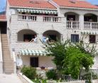 Apartments Mia & Ivan, private accommodation in city Brač, Croatia