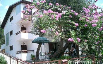 Appartamenti Vila Filipovic, alloggi privati a Živogo&scaron;će, Croazia