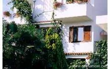 &Delta;&iota;&alpha;&mu;&epsilon;&rho;ί&sigma;&mu;&alpha;&tau;&alpha; Bosko, &epsilon;&nu;&omicron;&iota;&kappa;&iota;&alpha;&zeta;ό&mu;&epsilon;&nu;&alpha; &delta;&omega;&mu;ά&tau;&iota;&alpha; &sigma;&tau;&omicron; &mu;έ&rho;&omicron;&sigmaf; Rovinj, Croatia