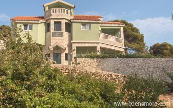 Villa Adriana, alloggi privati a Primo&scaron;ten, Croazia