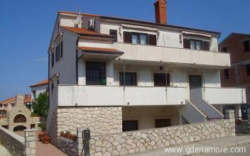 APPARTAMENTI EVA, alloggi privati a Cres, Croazia