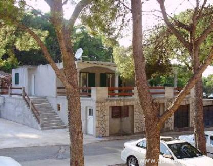 WOHNUNGEN FANI, Privatunterkunft im Ort Hvar Jelsa, Kroatien - Kuća