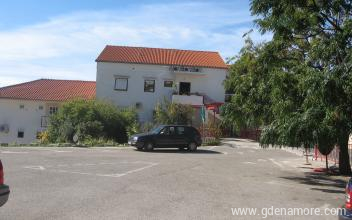 Appartamenti e camere Ćurin, alloggi privati a Hvar, Croazia