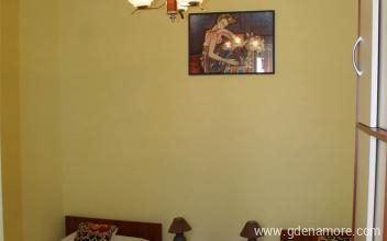 KATJA, &epsilon;&nu;&omicron;&iota;&kappa;&iota;&alpha;&zeta;ό&mu;&epsilon;&nu;&alpha; &delta;&omega;&mu;ά&tau;&iota;&alpha; &sigma;&tau;&omicron; &mu;έ&rho;&omicron;&sigmaf; Dubrovnik, Croatia